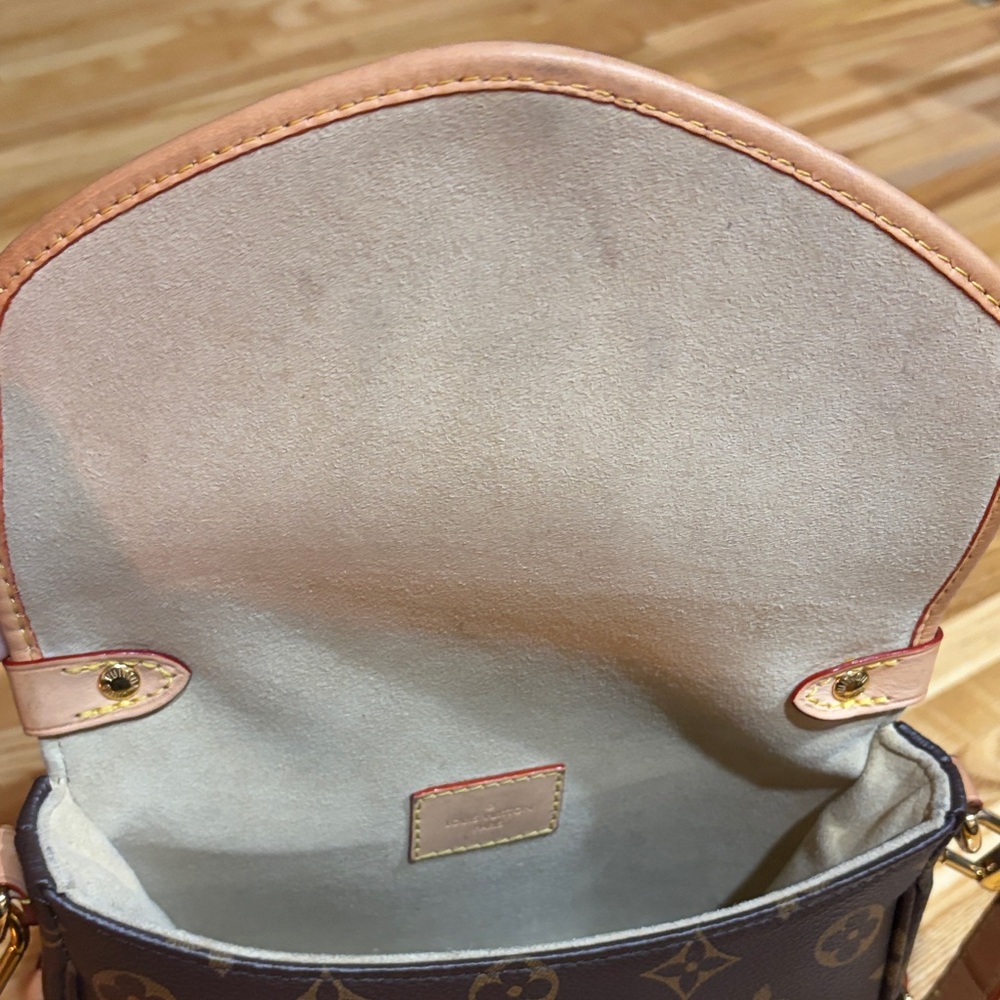Louis Vuitton Saumur BB Monogram Crossbody Bag - Picture 8 of 13